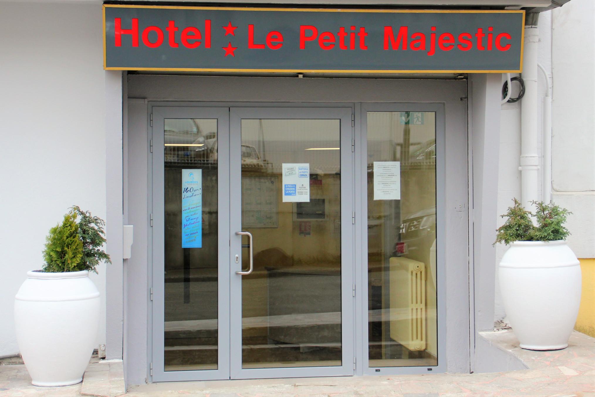 Hotel Le Petit Majestic Lourdes Exterior foto